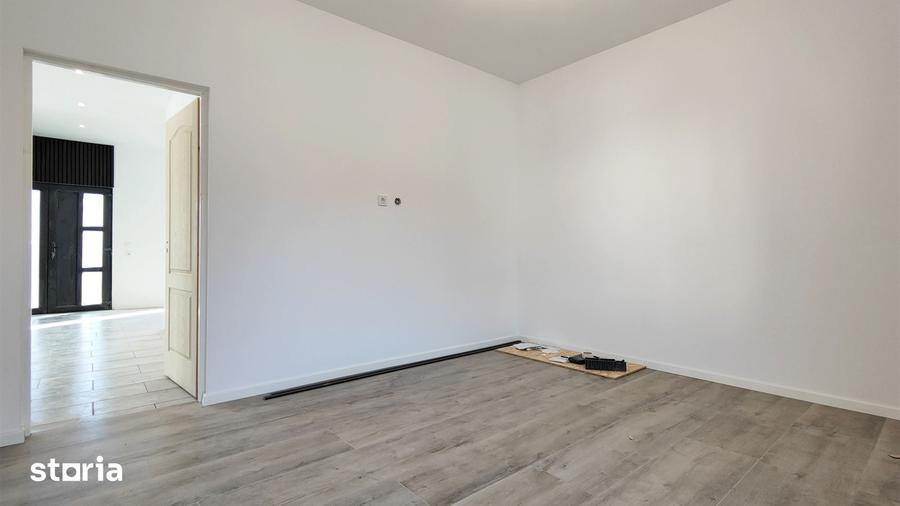 Casă cu 3 camere cu Teren 445 Mp în Zimandu Nou