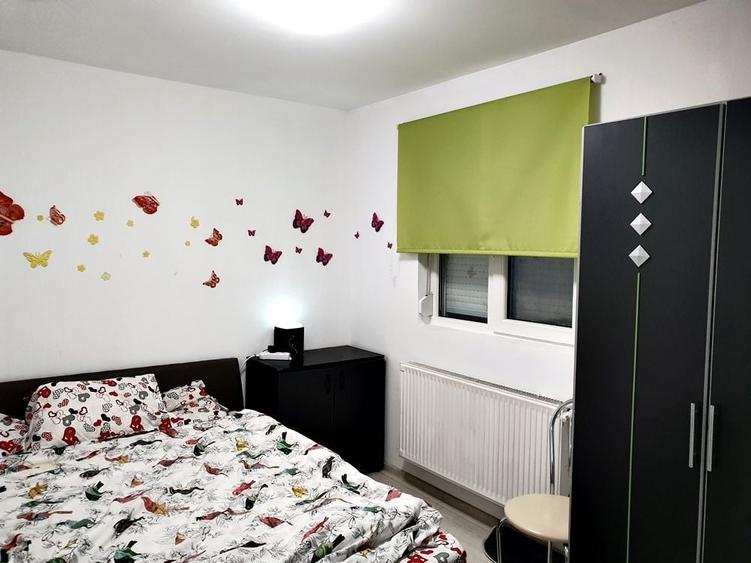 Casă individuală cu 18 camere cu Canalizare în Lipovei