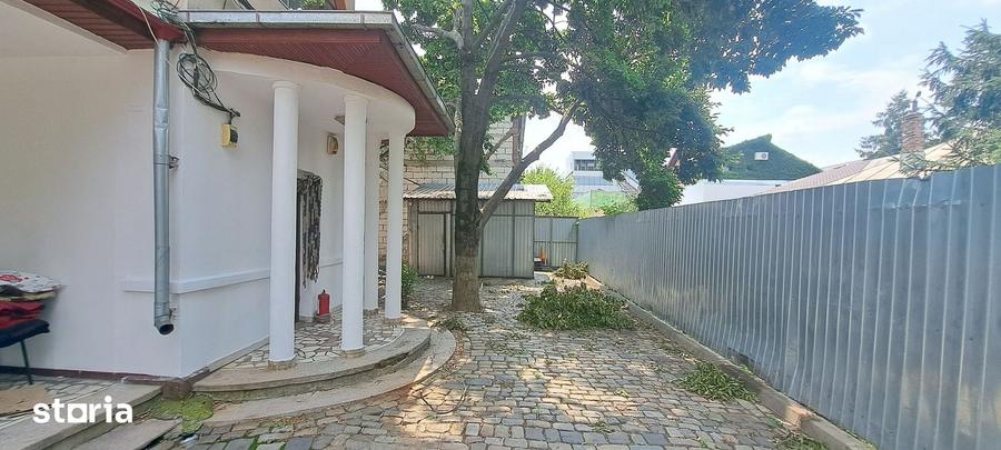 Casă cu 6 camere cu Teren 800 Mp în Rahova