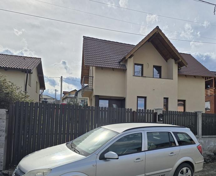 Casă cu 4 camere în Apahida
