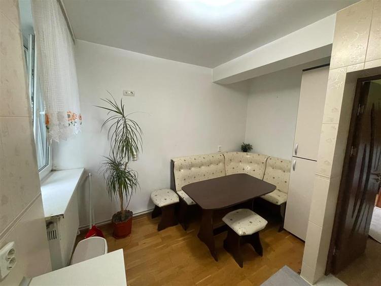 Apartament cu 2 camere semidecomandat, mobilat în Central
