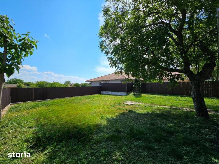 Casă cu 5 camere cu Teren 1200 Mp în Cenad