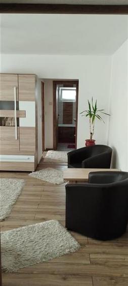 Apartament cu 2 camere semidecomandat, mobilat în Simeria