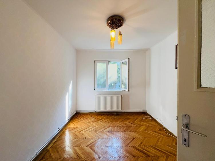 Apartament cu 3 camere semidecomandat în Șagului