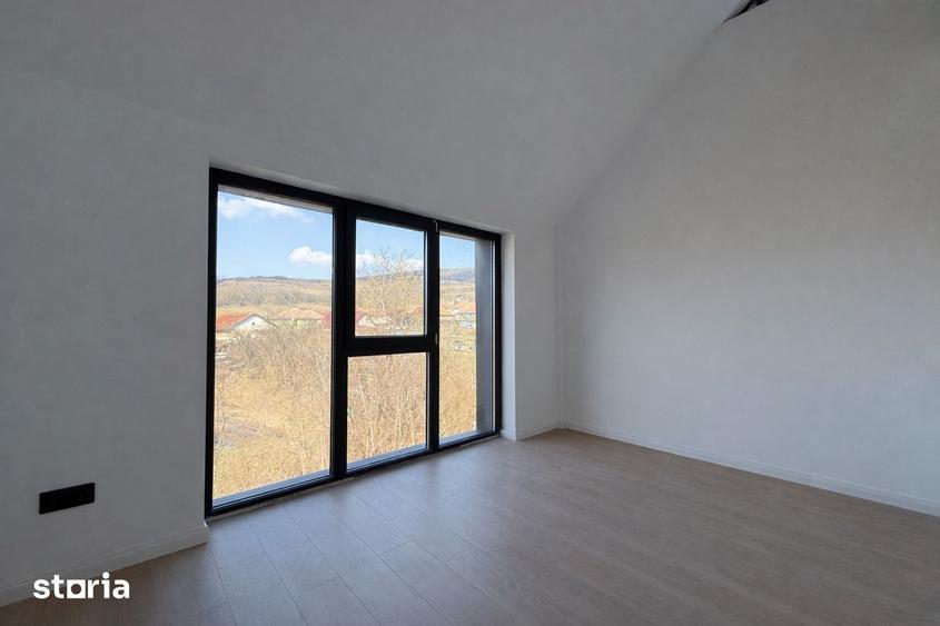 Casă cu 5 camere cu Teren 500 Mp în Central