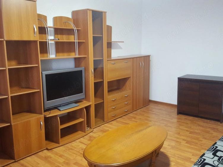 Apartament cu 3 camere decomandat în B-dul București