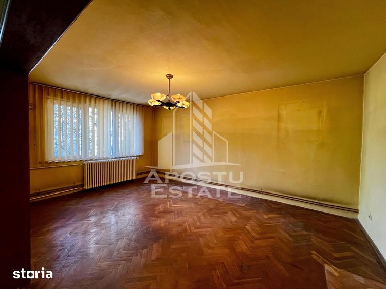 Apartament cu 4 camere semidecomandat în Take Ionescu