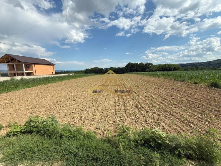Teren de 500 mp, în Măgura