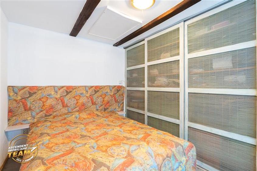 Casă cu 7 camere cu Teren 2822 Mp în Căpeni