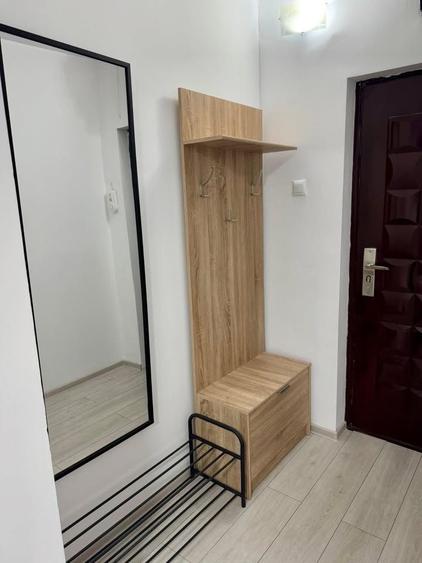Apartament cu 2 camere semidecomandat în Podu Roș