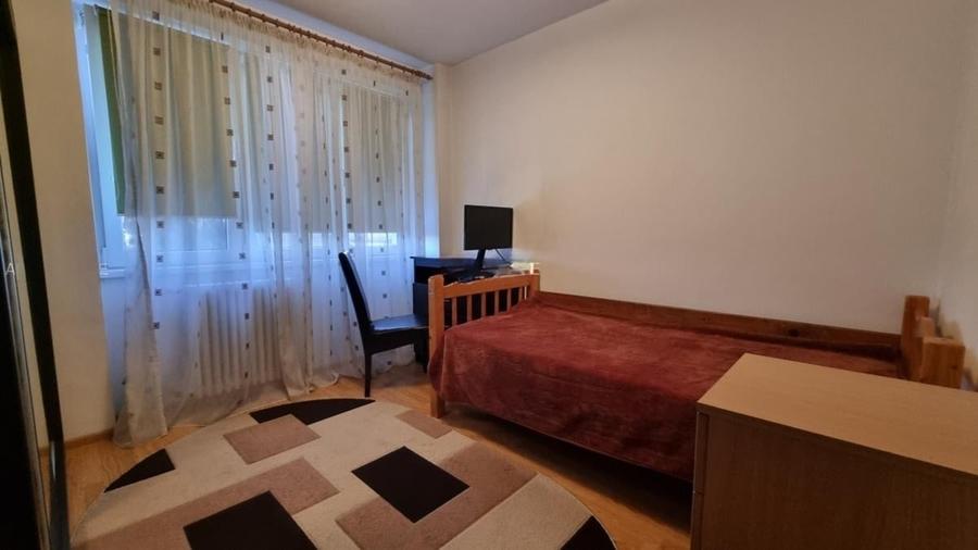 Apartament cu 3 camere semidecomandat în Ștefan cel Mare