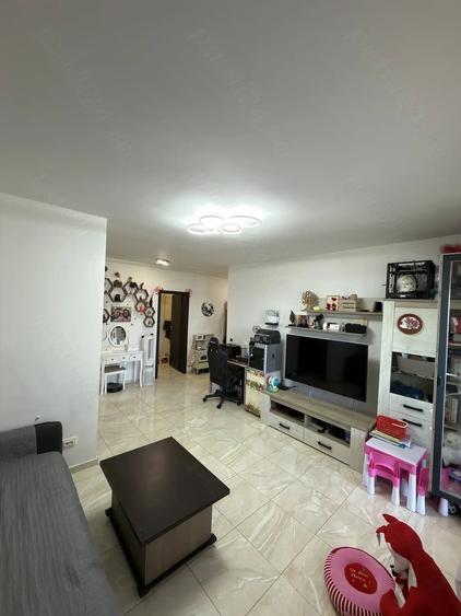 Apartament cu 2 camere semidecomandat în 1 Decembrie