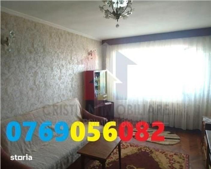 Apartament cu 3 camere decomandat în Călărași