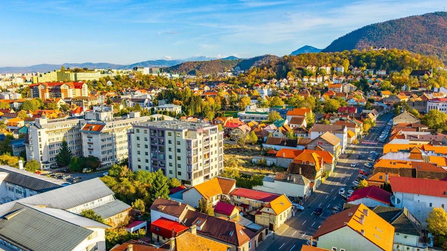Apartament cu 5 camere decomandat, mobilat în Brașovul Vechi