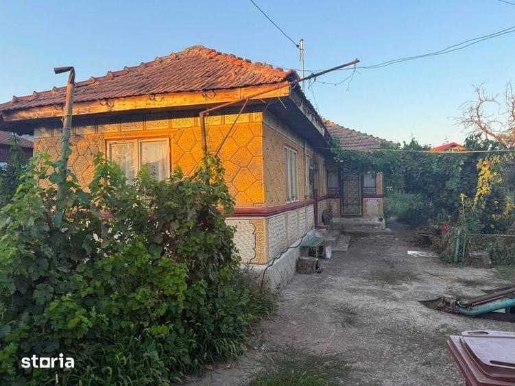Casă cu 4 camere cu Teren 150 Mp în Năeni