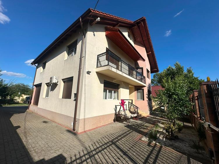 Casă individuală cu 7 camere cu Canalizare în Urseni