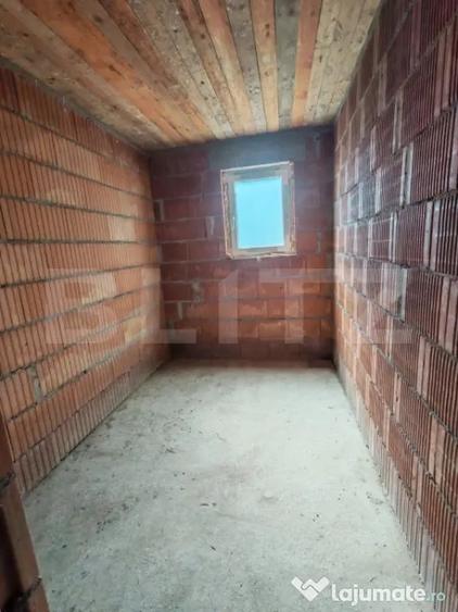 Casă cu 5 camere cu Teren 4000 Mp în Central