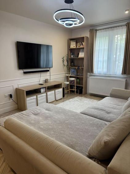 Apartament cu 3 camere semidecomandat, mobilat în Dristor