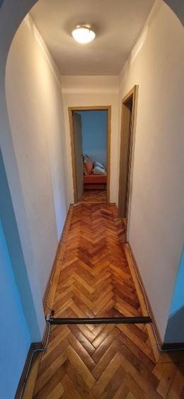 Apartament cu 3 camere semidecomandat, mobilat în Complex Studențesc