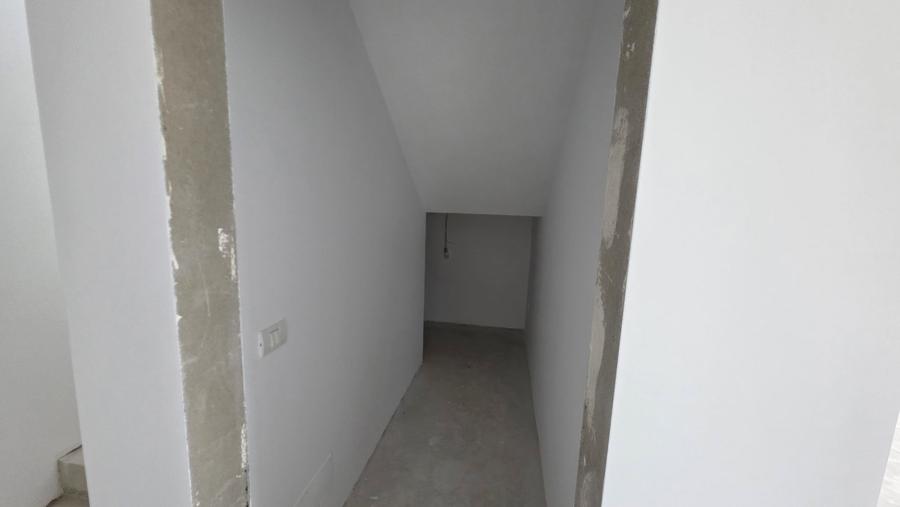 Duplex cu 5 camere cu Canalizare în Dumbrăvița