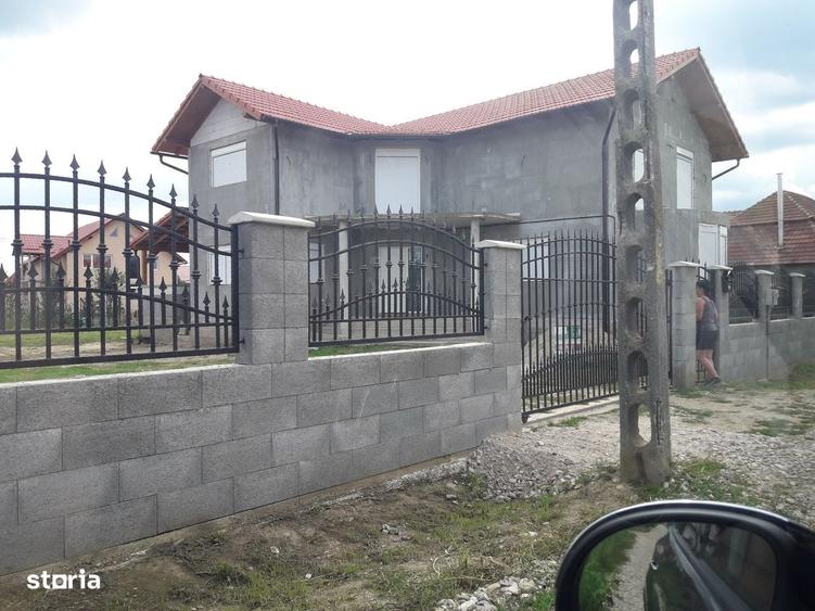 Casă cu 4 camere în Central