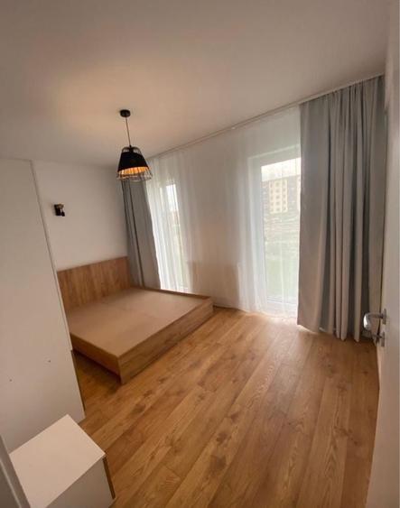 Apartament cu 2 camere decomandat în Tractorul