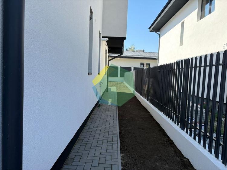 Casă individuală cu 5 camere cu Canalizare în Est