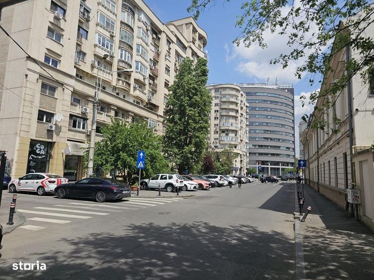 Apartament cu 2 camere decomandat în Victoriei