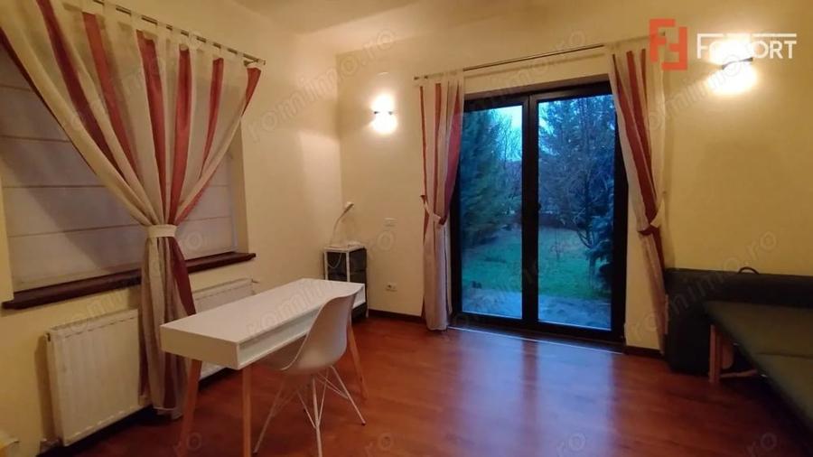 Casă cu 6 camere cu Teren 696 Mp în Ronaț