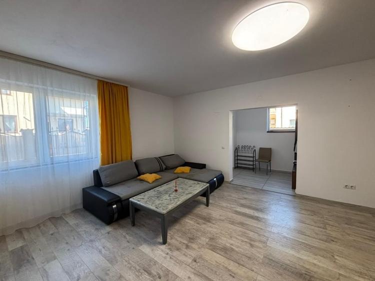 Duplex cu 4 camere cu Canalizare în Est