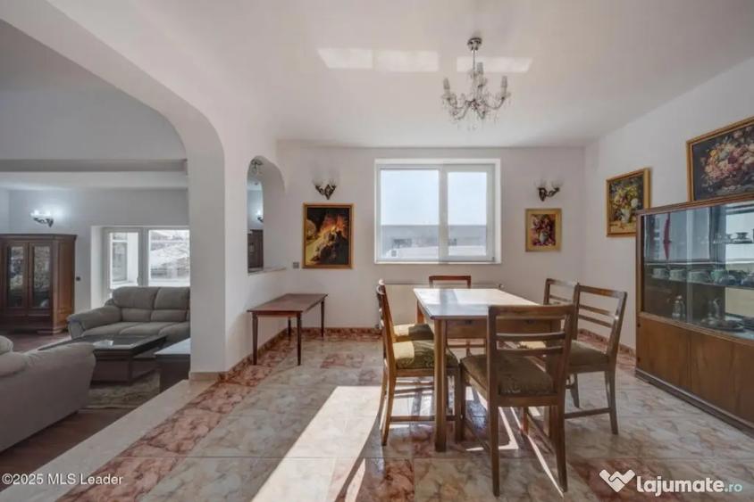 Casă cu 7 camere cu Teren 1120 Mp în Pipera