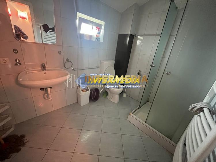 Casă individuală cu 4 camere cu Canalizare în Cetate