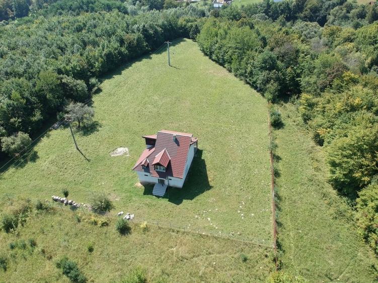 Casă individuală cu 4 camere cu Teren 10000 Mp în Araci