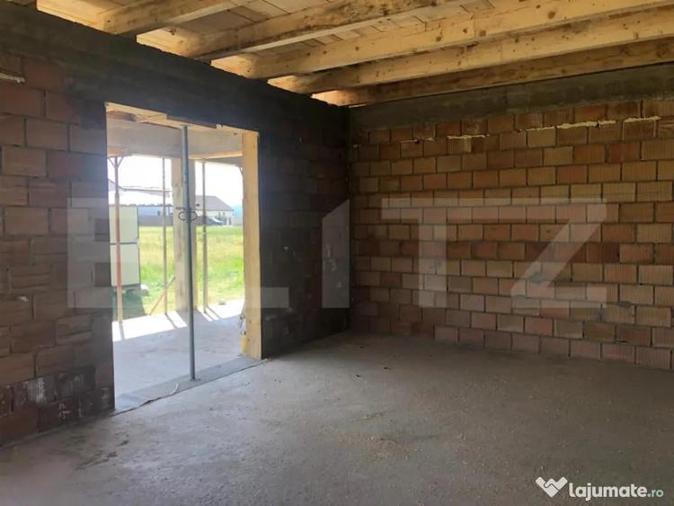Casă cu 3 camere cu Teren 610 Mp în Cristian