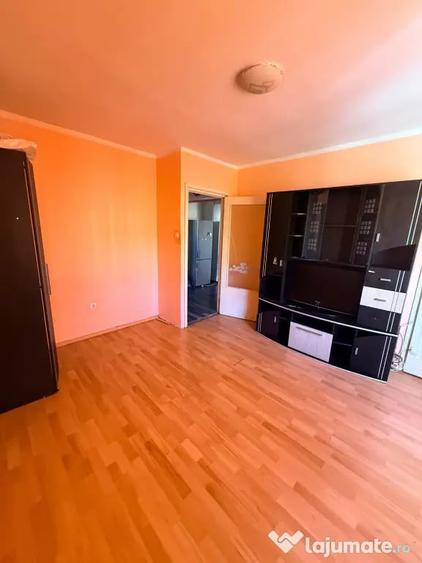 Garsonieră decomandată în Astra