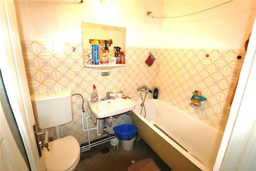 Apartament cu 3 camere semidecomandat în Gării