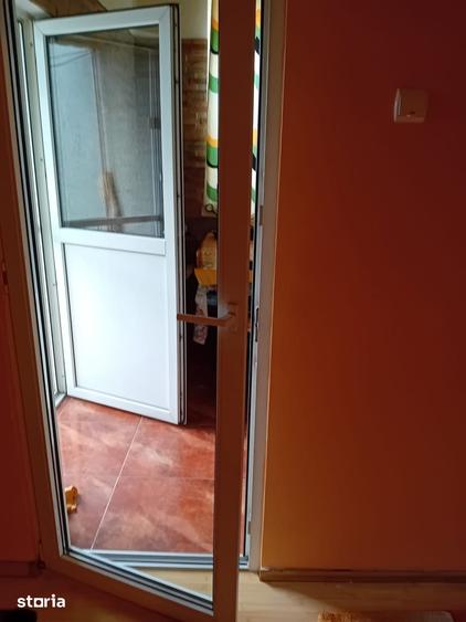 Apartament cu 3 camere decomandat în Obor