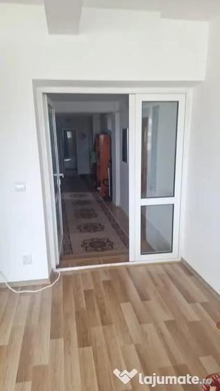 Apartament cu 3 camere decomandat în Obcini
