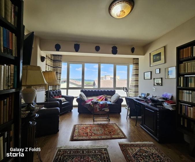 Apartament cu 4 camere semidecomandat în Nufărul