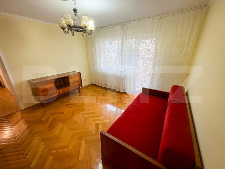Apartament cu 4 camere semidecomandat, mobilat în Piața Centrală