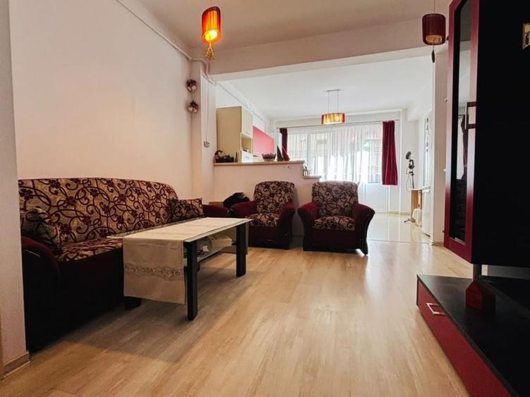 Apartament cu 3 camere nedecomandat în Turnișor