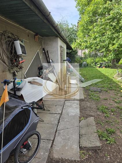 Casă individuală cu 7 camere cu Canalizare în Lipovei