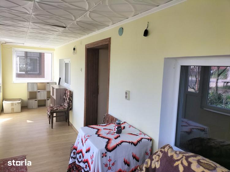 Casă cu 6 camere cu Canalizare în Vulturești