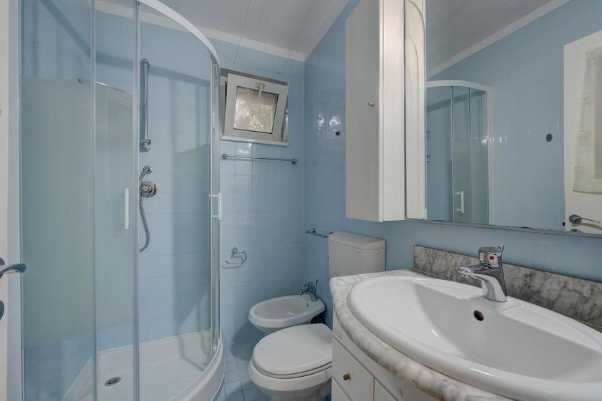 Apartament cu 2 camere semidecomandat, mobilat în Băneasa