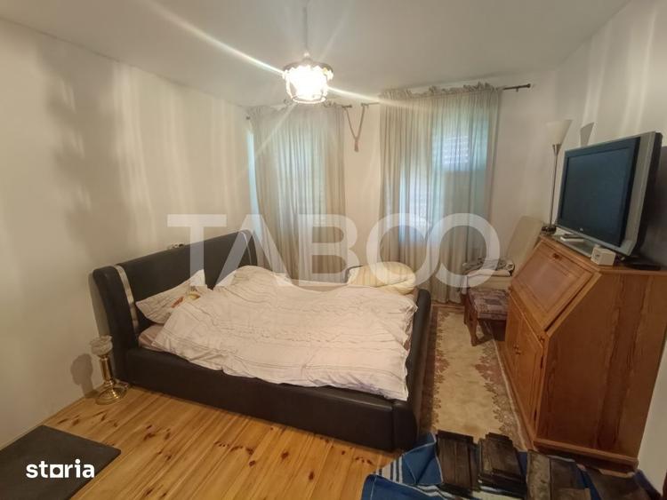 Casă cu 4 camere cu Teren 300 Mp în Roșia