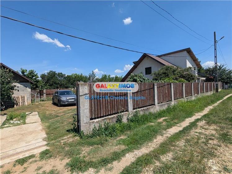 Casă cu 5 camere cu Garaj în Copăceni
