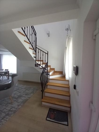 Casă cu 4 camere în Central