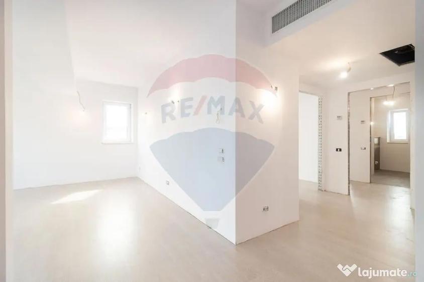Apartament cu 3 camere semidecomandat în Dămăroaia