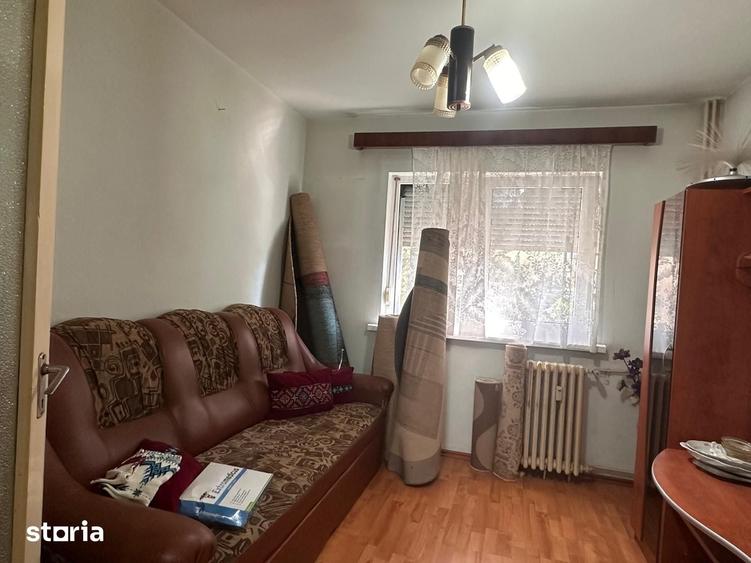 Apartament cu 3 camere decomandat în Nufărul