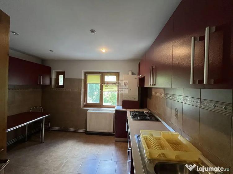 Apartament cu 3 camere decomandat, mobilat în Central